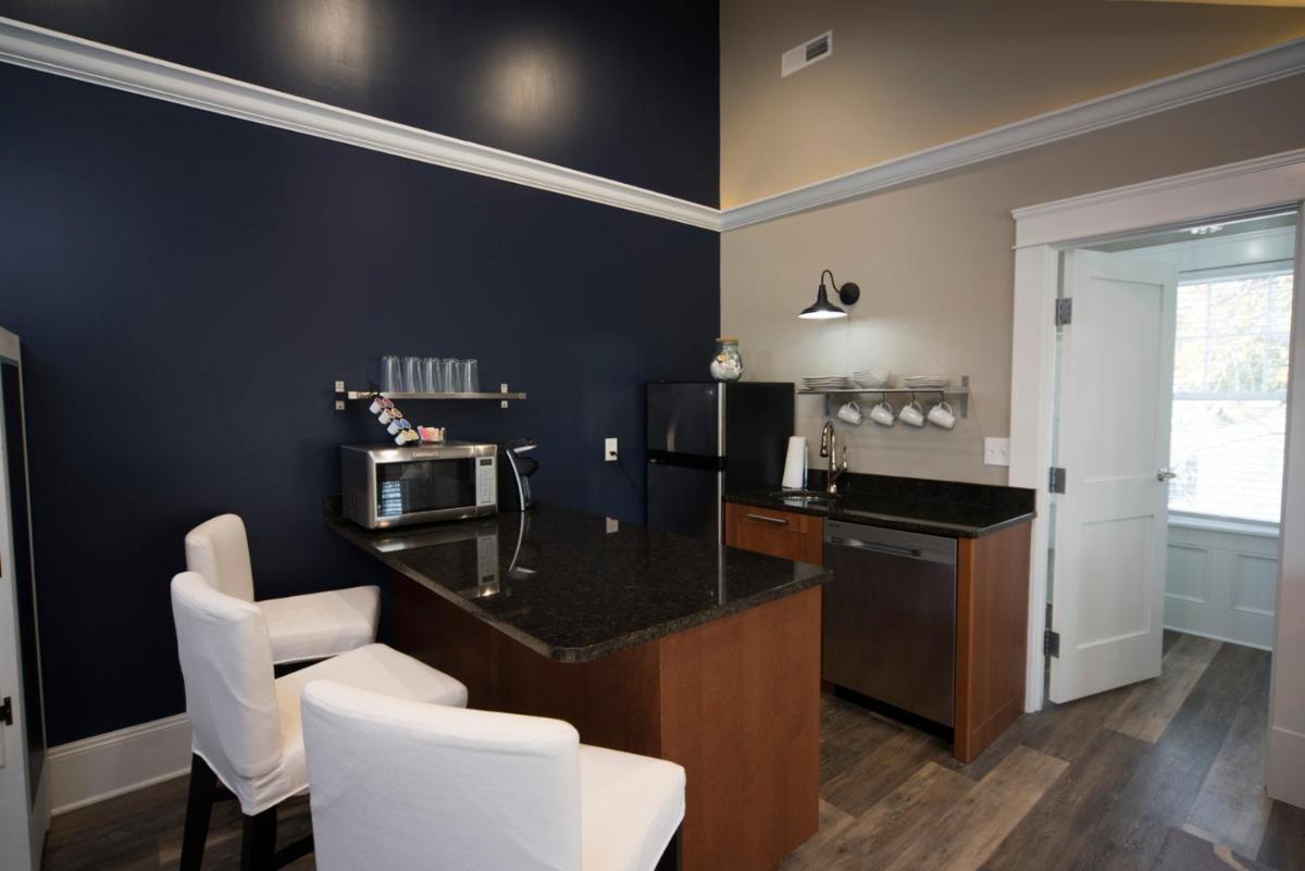 Anchor Inn Boutique Hotel - image 5