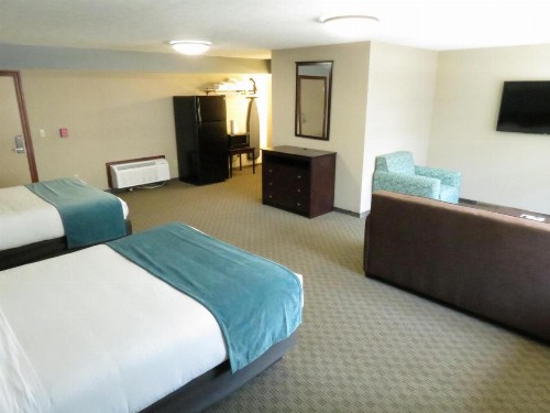 Edgewater Hotel and Suites - image 21