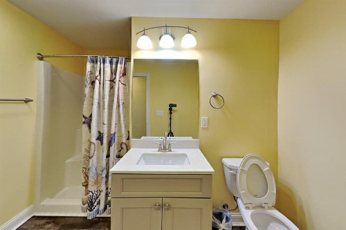 Put-In-Bay Waterfront Condo #108 - image 24