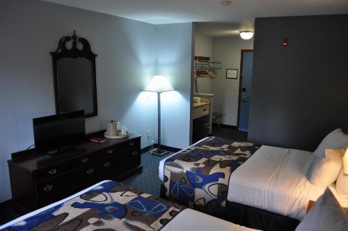 Grand Islander Hotel - image 22