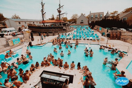 Grand Islander Hotel - image 24