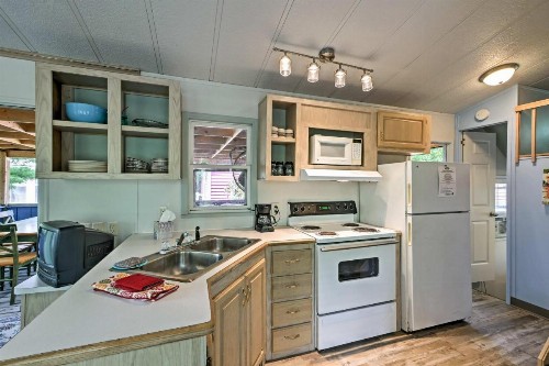 Middle Bass Island Home-Pool and Hot Tub Access! - image 3