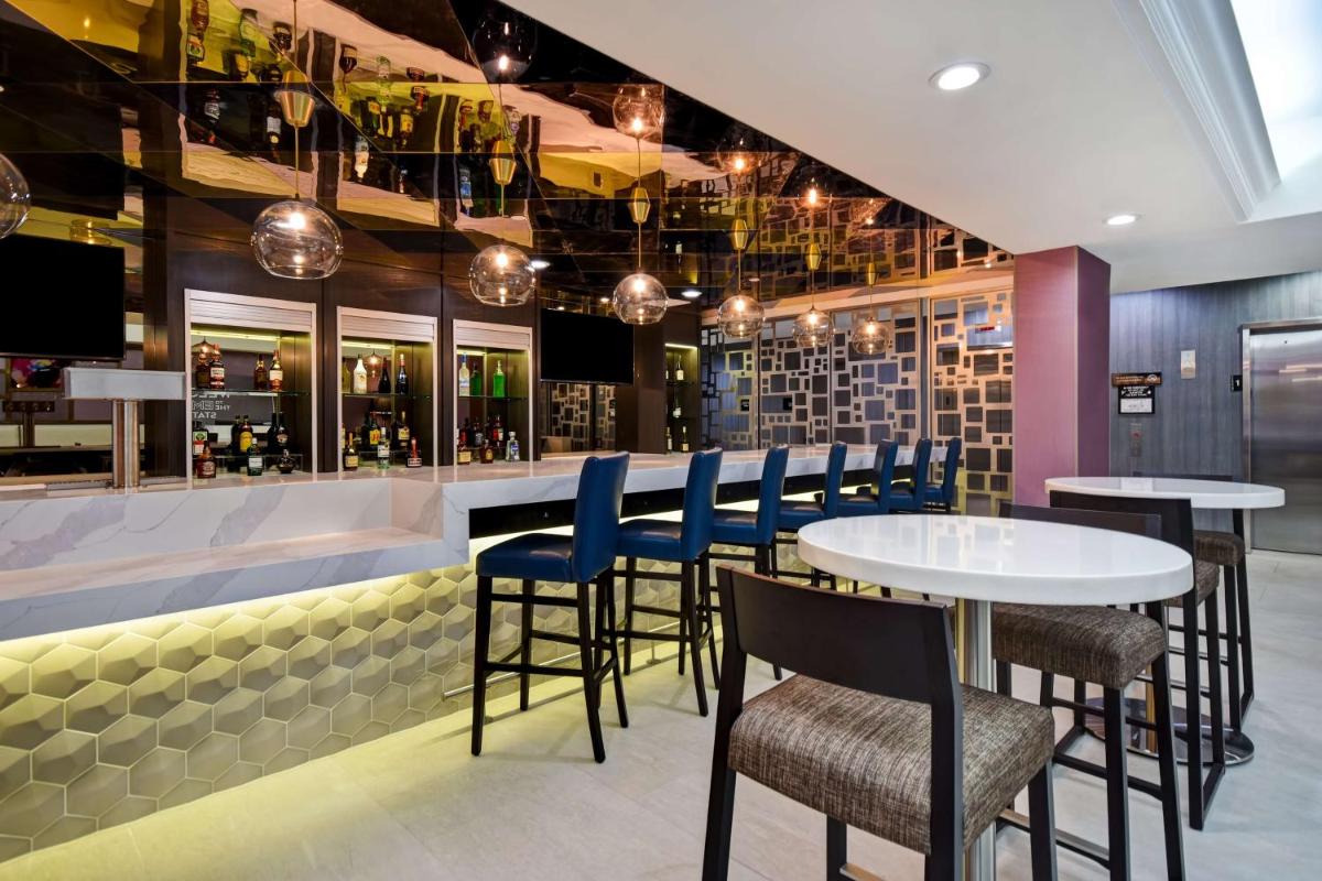 Hampton Inn NY-JFK - main image
