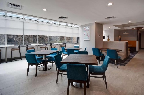 Hampton Inn NY-JFK - image 8