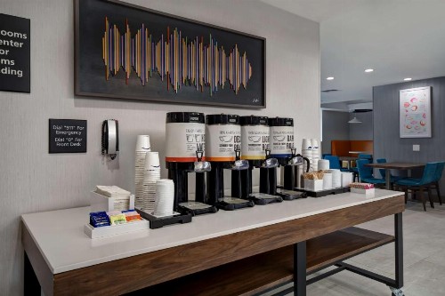 Hampton Inn NY-JFK - image 9