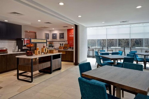 Hampton Inn NY-JFK - image 10