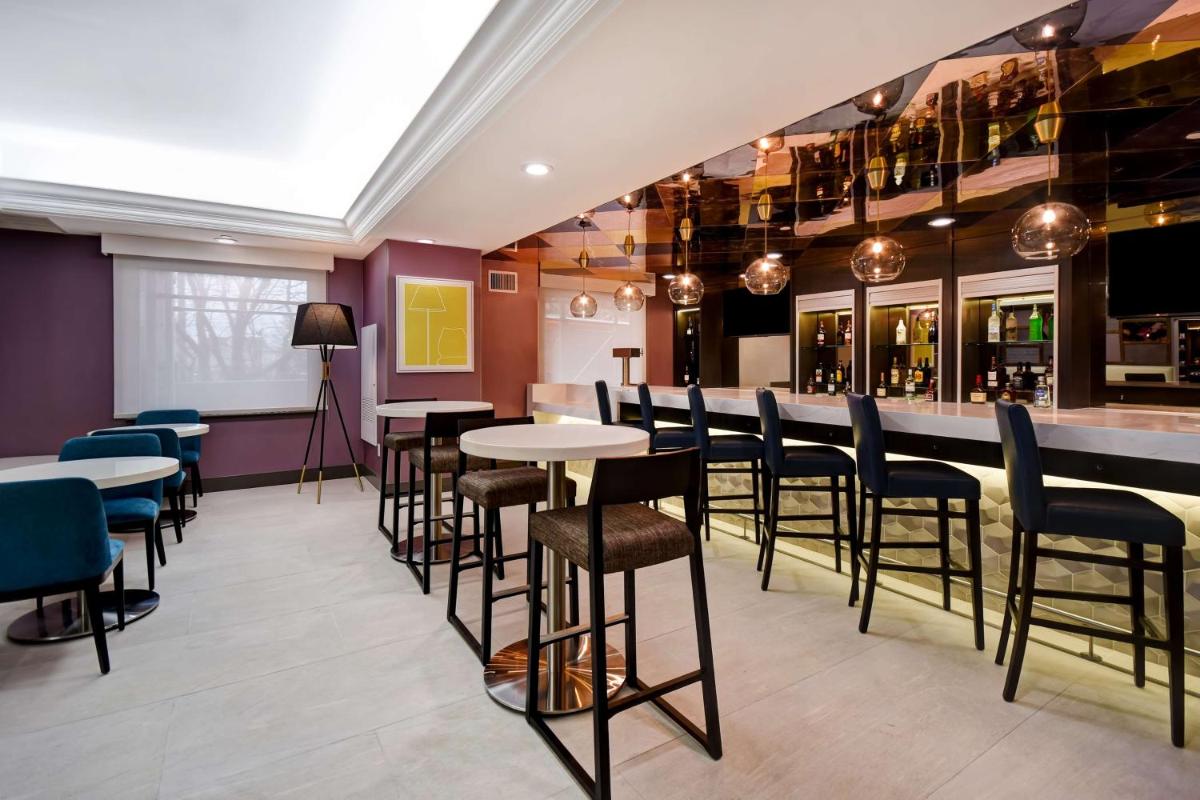 Hampton Inn NY-JFK - image 3