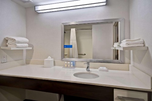 Hampton Inn NY-JFK - image 31