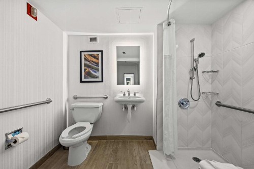 Radisson Hotel JFK Airport - image 10