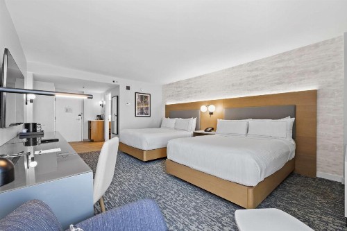 Radisson Hotel JFK Airport - image 12