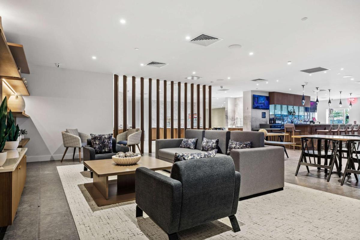 Radisson Hotel JFK Airport - image 2