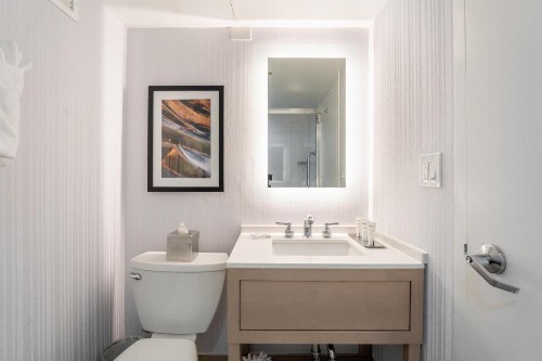 Radisson Hotel JFK Airport - image 25