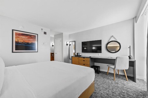 Radisson Hotel JFK Airport - image 30