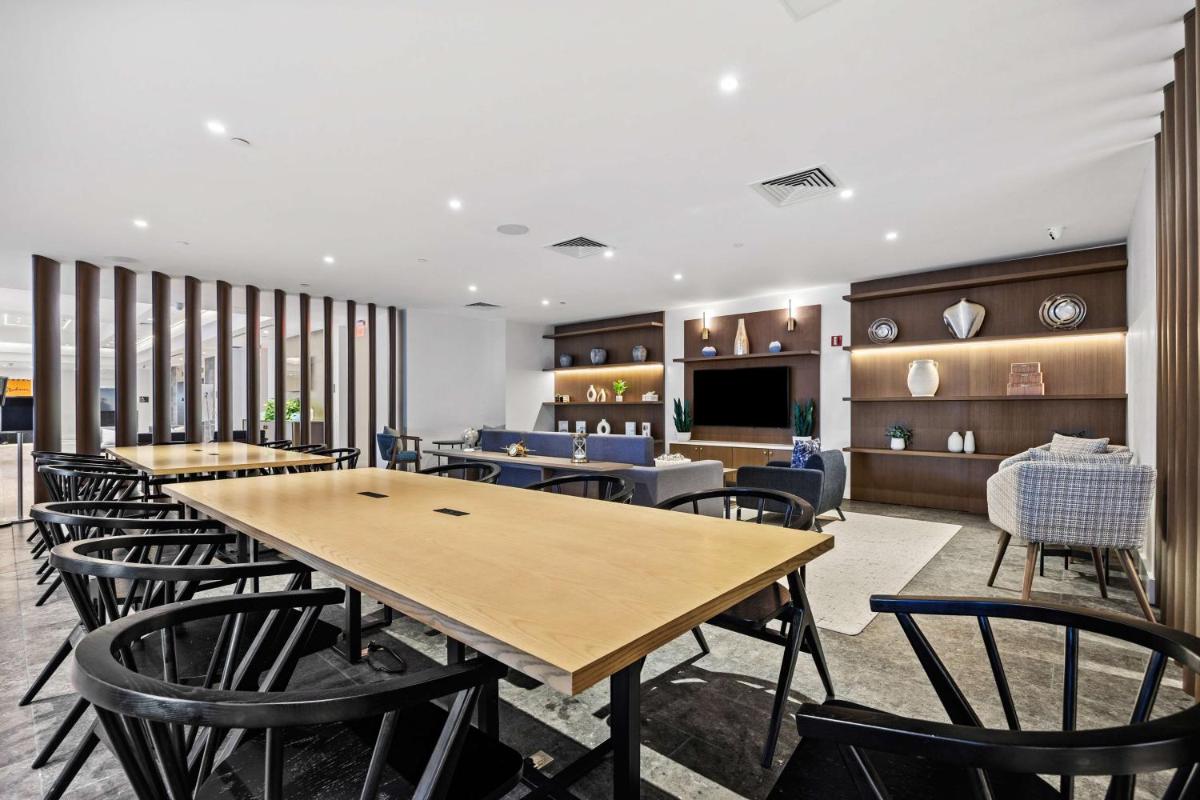 Radisson Hotel JFK Airport - image 4