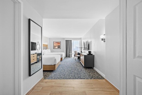 Radisson Hotel JFK Airport - image 41