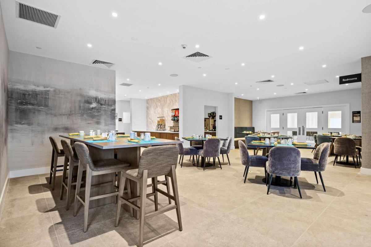 Radisson Hotel JFK Airport - image 5
