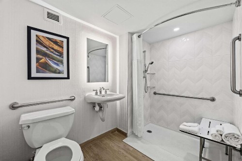 Radisson Hotel JFK Airport - image 9