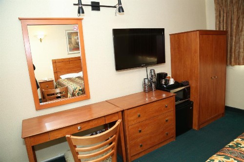 JFK Inn - image 9