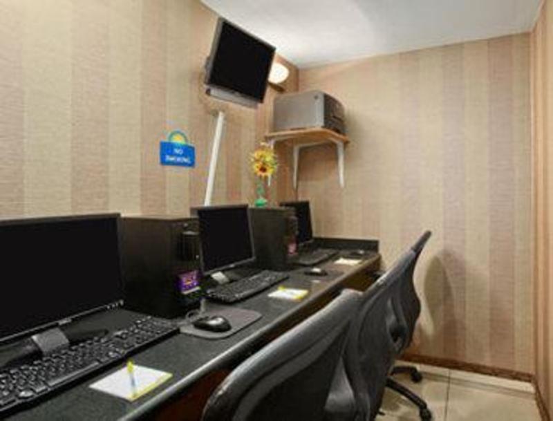 Days Inn by Wyndham Jamaica / JFK Airport - image 7