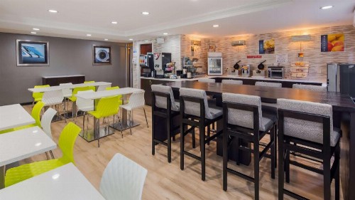 Best Western Kennedy Airport - image 2