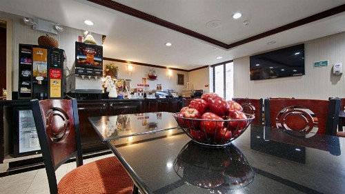 Best Western Kennedy Airport - image 4
