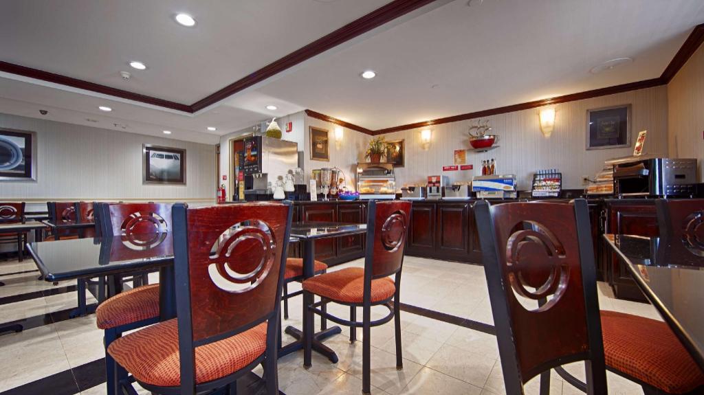 Best Western Kennedy Airport - image 6