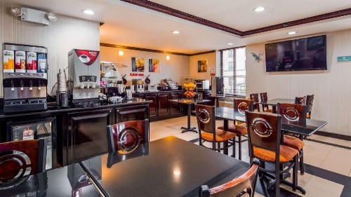 Best Western Kennedy Airport - image 7