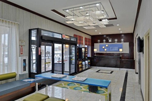 Holiday Inn Express Kennedy Airport - image 6