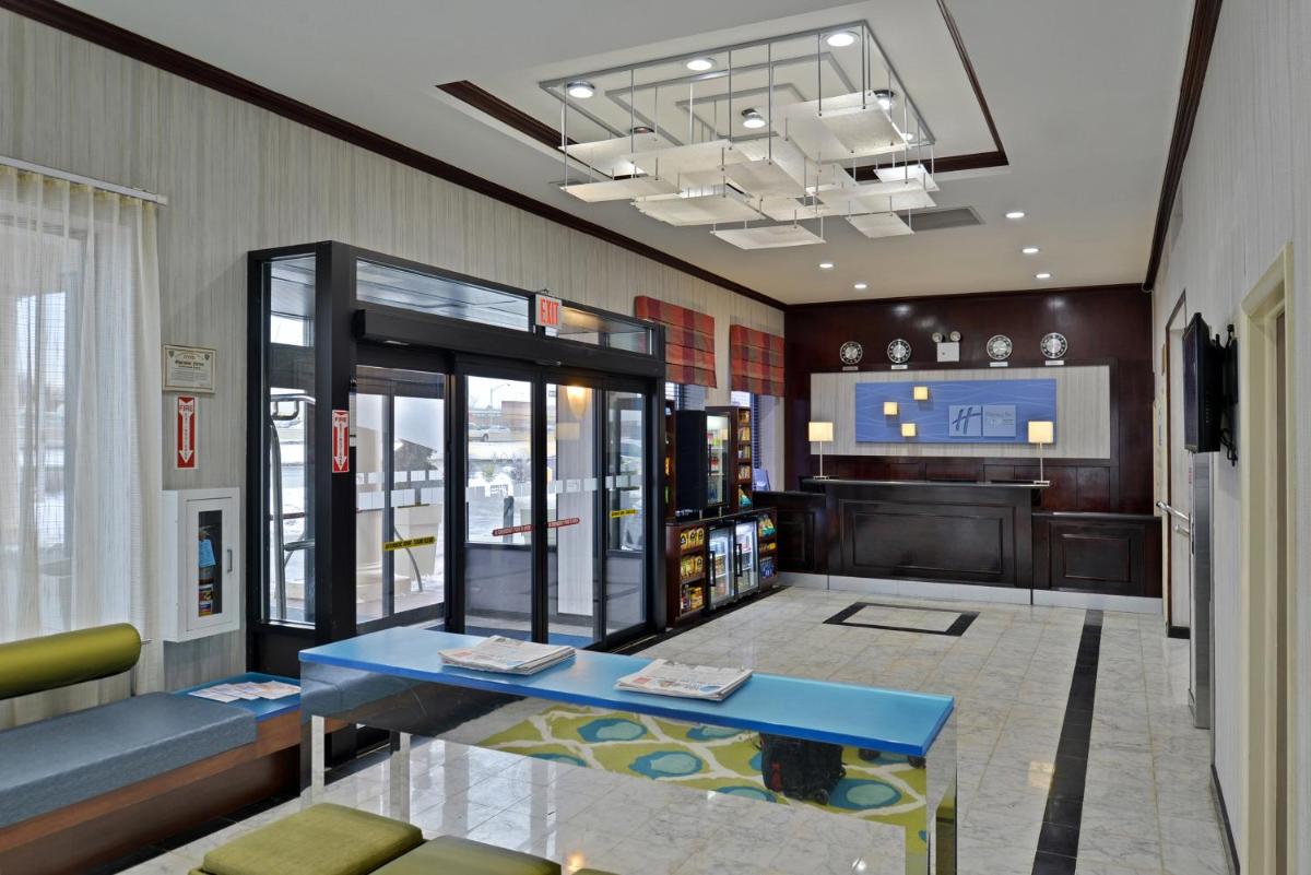 Holiday Inn Express Kennedy Airport - image 6