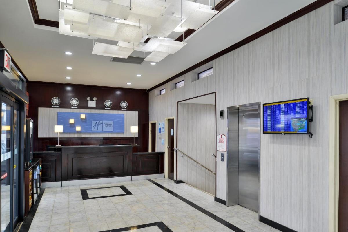 Holiday Inn Express Kennedy Airport - image 7