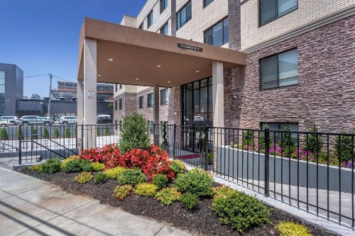 Comfort Inn JFK Airport - image 19