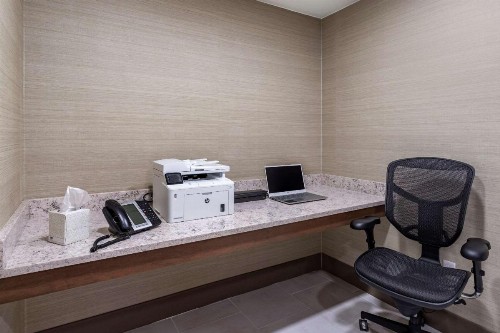 Comfort Inn JFK Airport - image 22