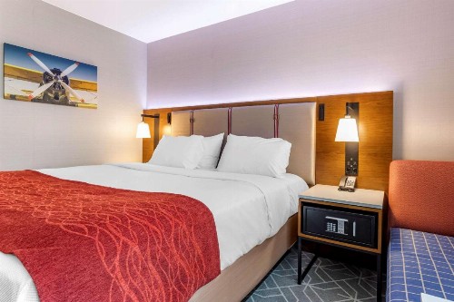 Comfort Inn JFK Airport - image 25