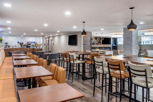 Comfort Inn JFK Airport - image 32