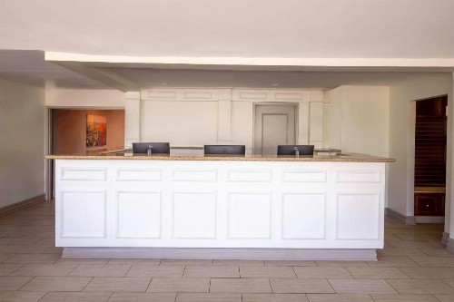 Hilton Garden Inn Queens/JFK - image 10
