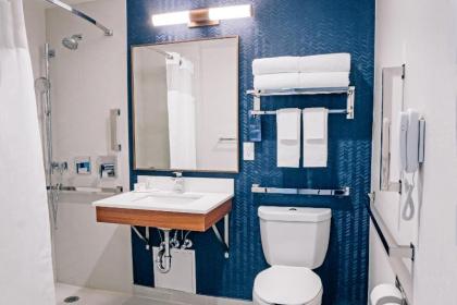 Fairfield Inn by Marriott JFK Airport - image 11