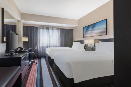 Courtyard by Marriott New York JFK Airport - image 10