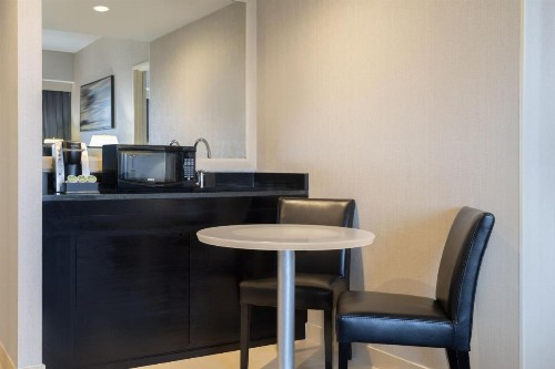 Courtyard by Marriott New York JFK Airport - image 15