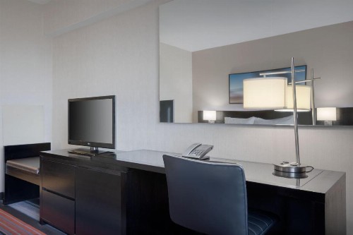 Courtyard by Marriott New York JFK Airport - image 16