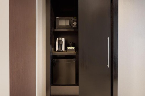 Courtyard by Marriott New York JFK Airport - image 17