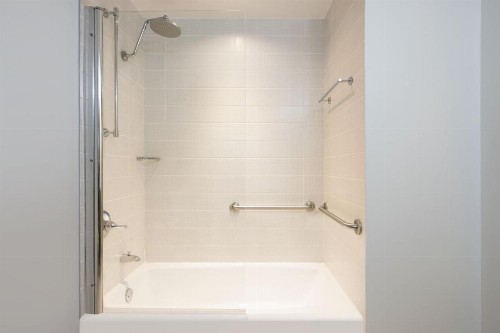 Courtyard by Marriott New York JFK Airport - image 20