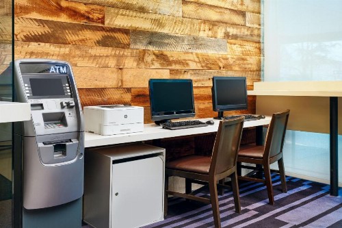 Courtyard by Marriott New York JFK Airport - image 22