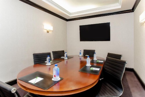 Courtyard by Marriott New York JFK Airport - image 27