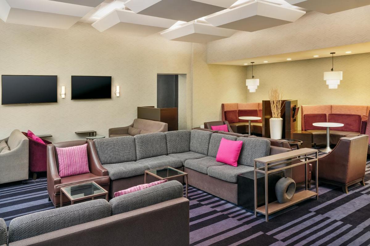 Courtyard by Marriott New York JFK Airport - image 3