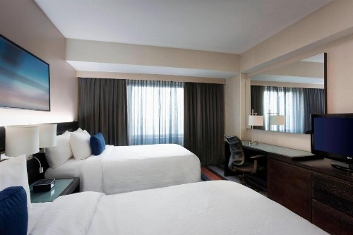 Courtyard by Marriott New York JFK Airport - image 32