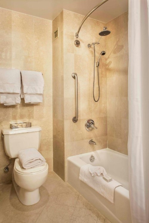 Courtyard by Marriott New York JFK Airport - image 40