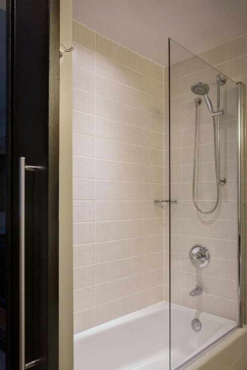 Courtyard by Marriott New York JFK Airport - image 41