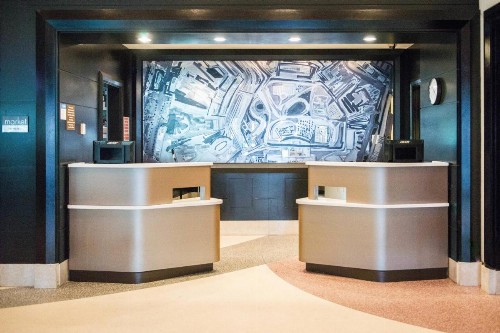 Courtyard by Marriott New York JFK Airport - image 5