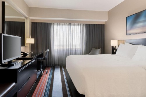 Courtyard by Marriott New York JFK Airport - image 8