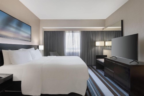 Courtyard by Marriott New York JFK Airport - image 9